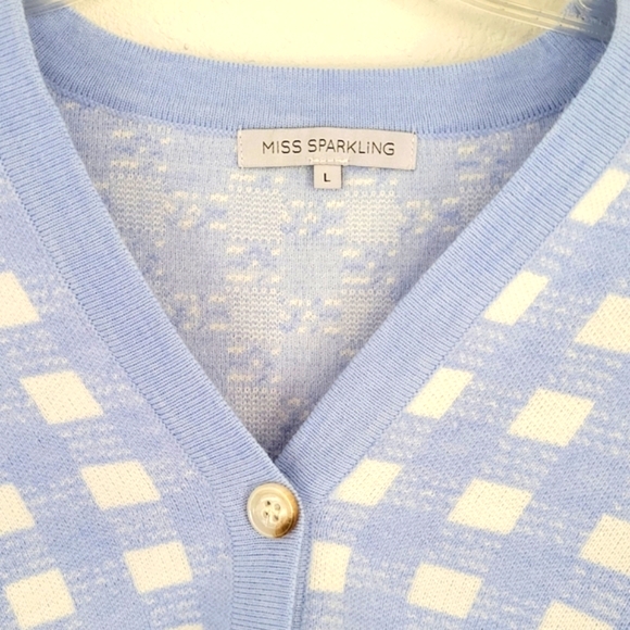 Women's Cropped Gingham Plaid Spring Cardigan - Picture 3 of 8